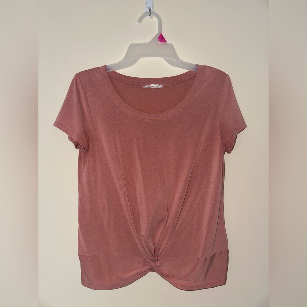 Pink rose knotted shirt in perfect conditions!